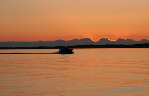 Båt i solnedgang